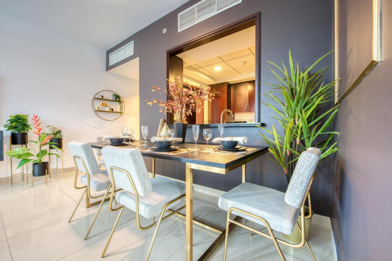 Maison Privee - Radiant Urban Retreat With Iconic Burj Khalifa Vws Dubai Dış mekan fotoğraf